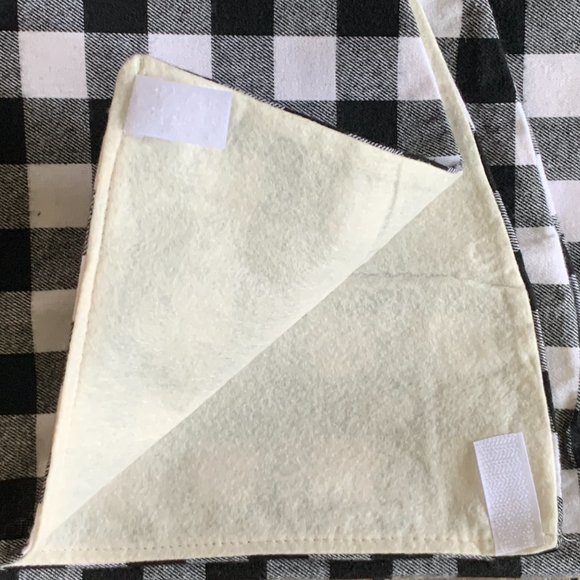 Flannel Holiday Tree Skirt with Felt Back, Velcro Fasteners NEW - Picture 3 of 9